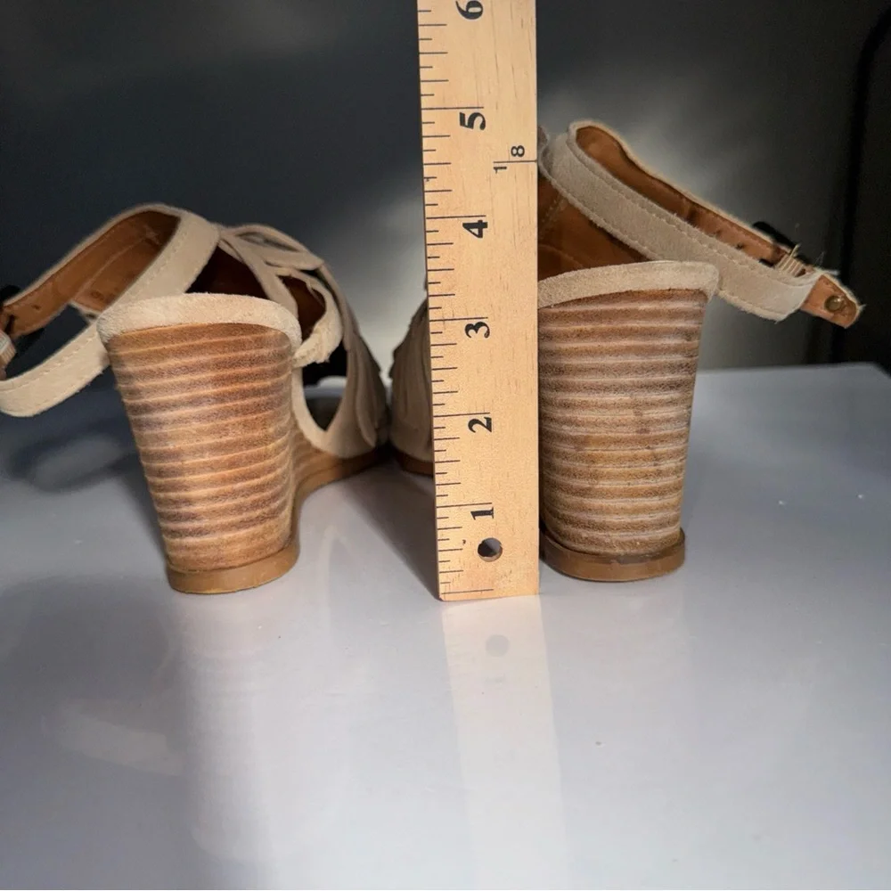 Very Volatile Suede Leather Fringe Wedge Heel Sandals Western Boho Tan Womens 9‎